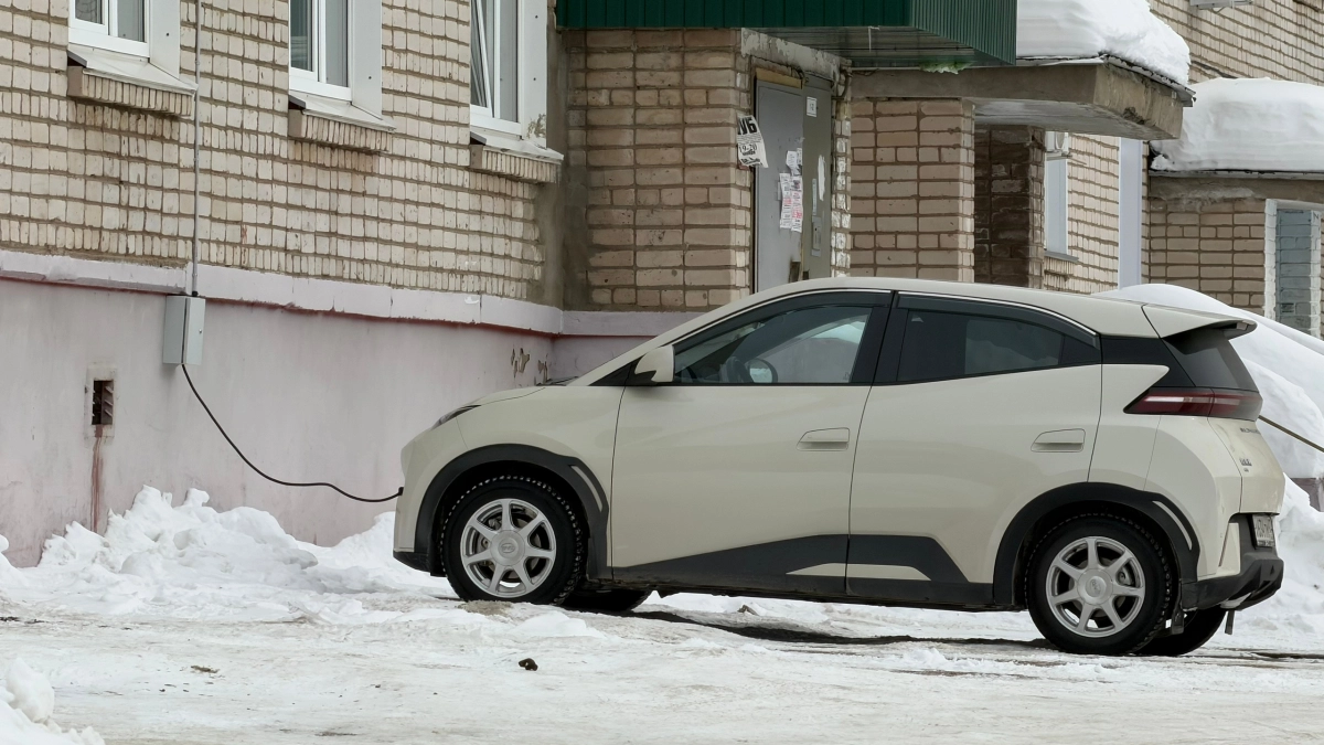 Очистил парковочное место – значит, твое? В ГАИ поставили точку в вопросе: имеет ли кто-то право на расчищенное во дворе место