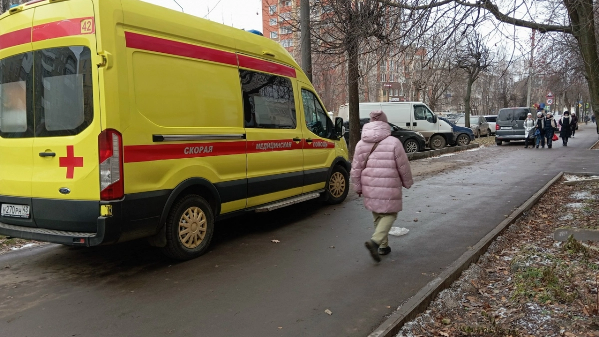 Мертвого работника нашли прямо у грузовика с шинами в Кирове