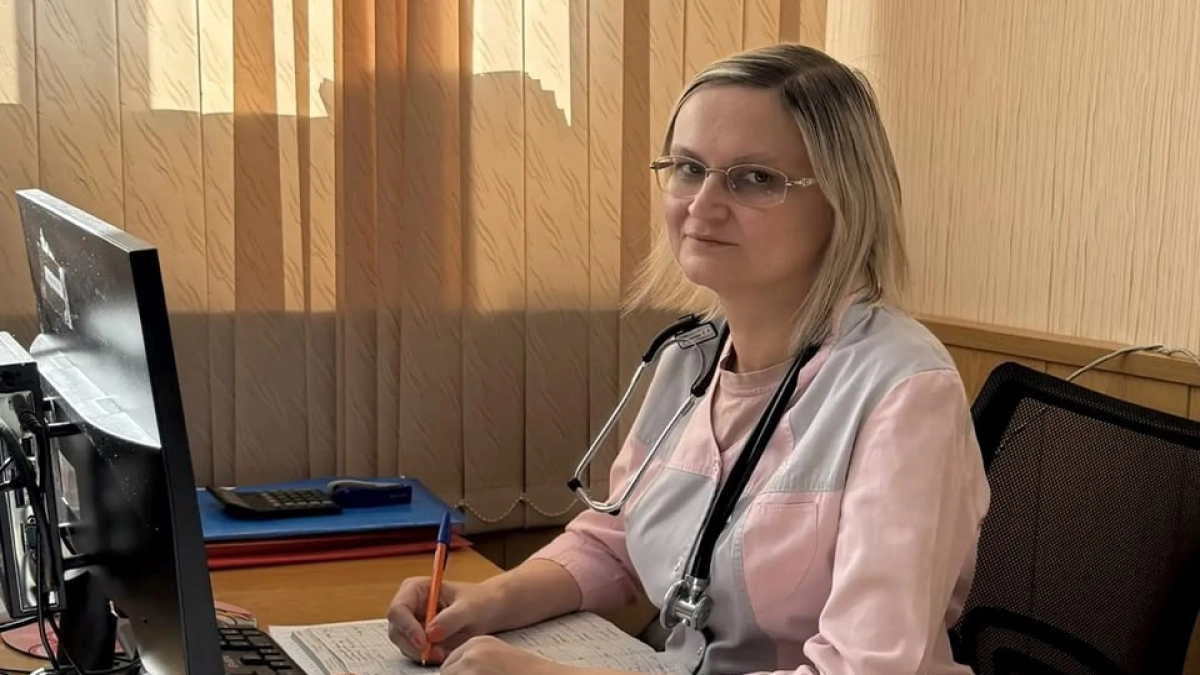 Врач из Кирова, которая больше 16 лет лечит сотни тяжелобольных, получила заслуженную награду