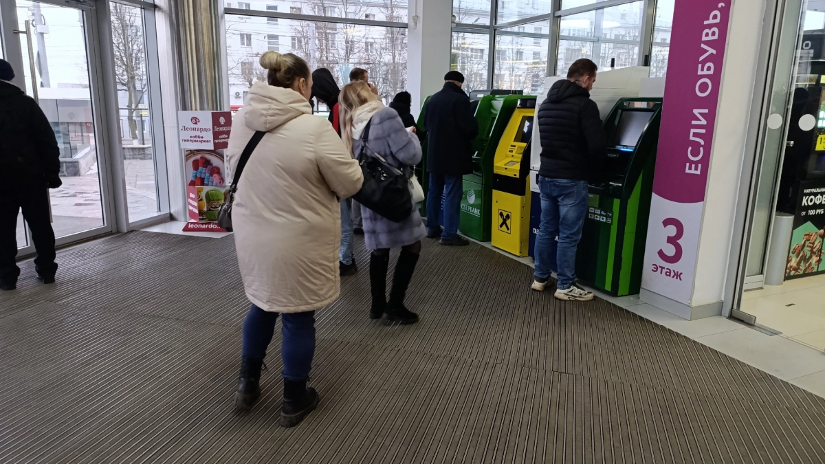 9 финансовых изменений мая: от удвоенных выплат до платных переводов по СБП