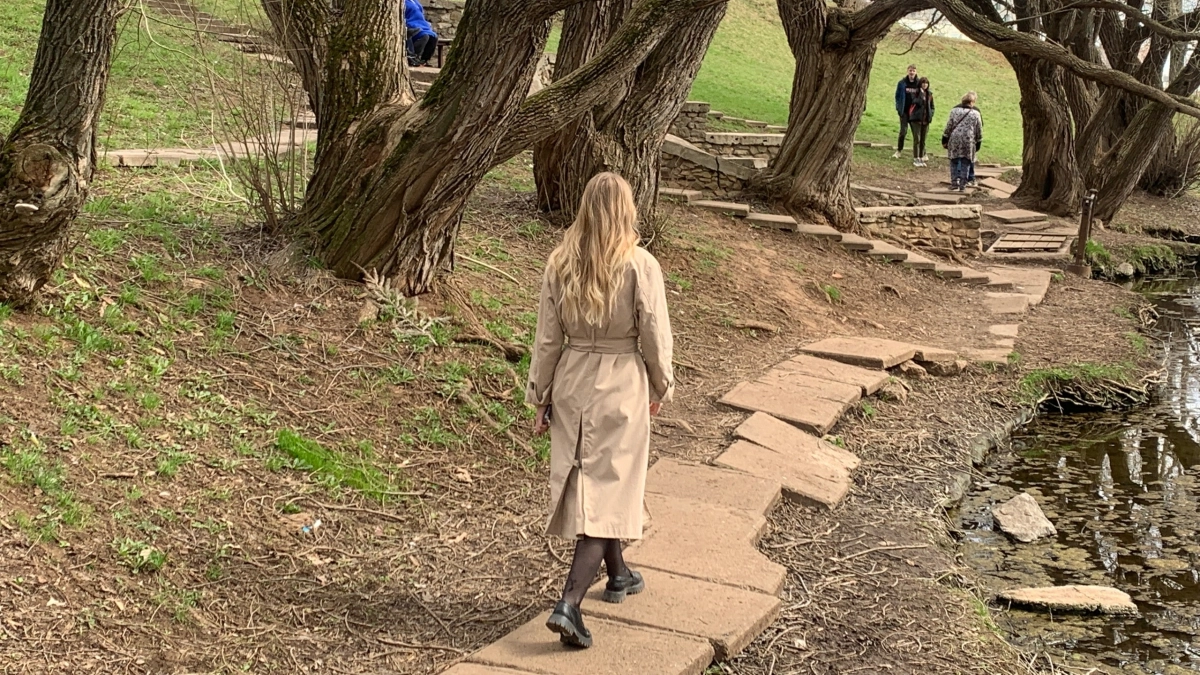 В Кирове 23-летняя предпринимательница лишилась 3,6 млн рублей, открыв один файл