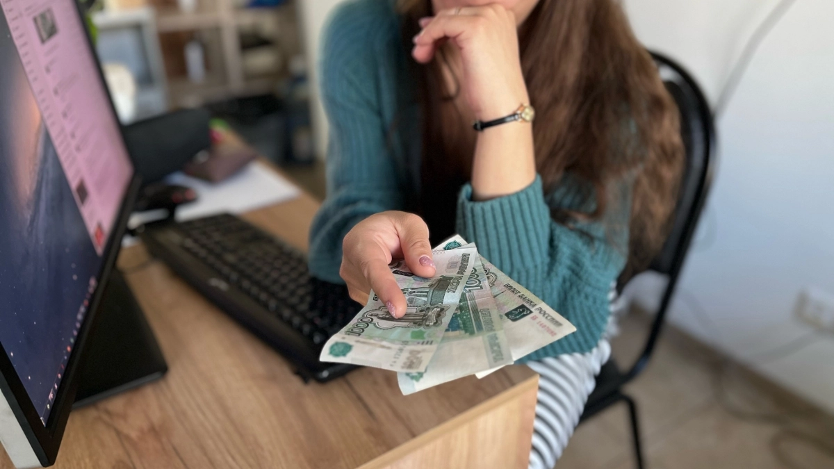 30 тысяч от государства: кто из родителей получит эту выплату с июня — объяснили в СФР