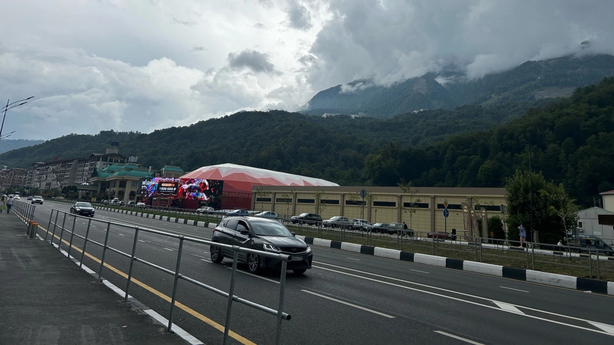 На наш Юг больше не поеду - есть место получше: теплая вода, нет хамства и в 2 раза дешевле, чем в Абхазии
