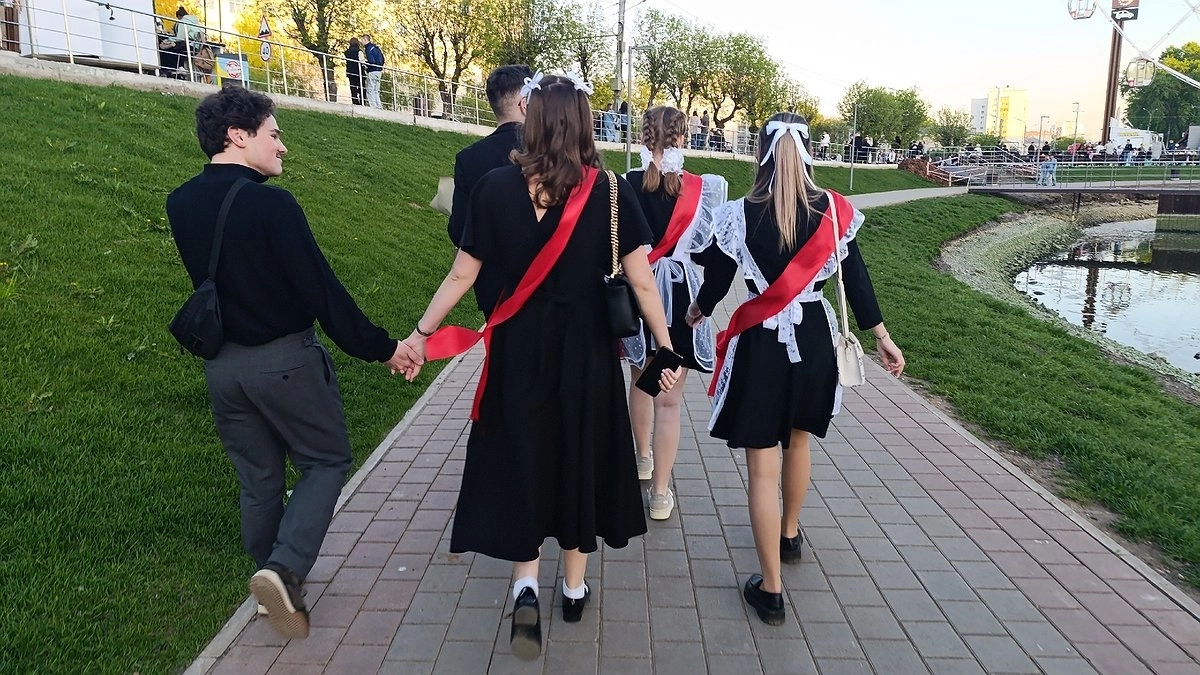 Когда в Кировской области у школьников последний звонок и выпускной: названа дата