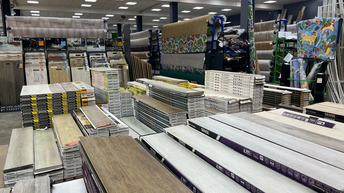 Ламинат больше не нужен: это покрытие теплее, практичнее и выгоднее — мнение экспертов