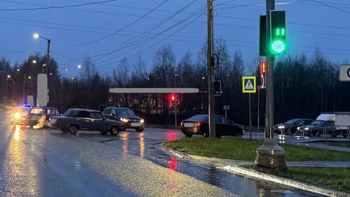 В жесткой аварии на улице Щорса в Кирове пострадала школьница