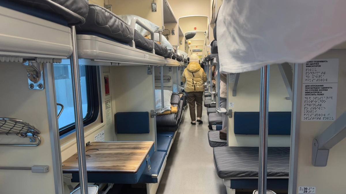 Хитрые мамочки в поезде придумали новый способ занять полку снизу - не дайте себя провести