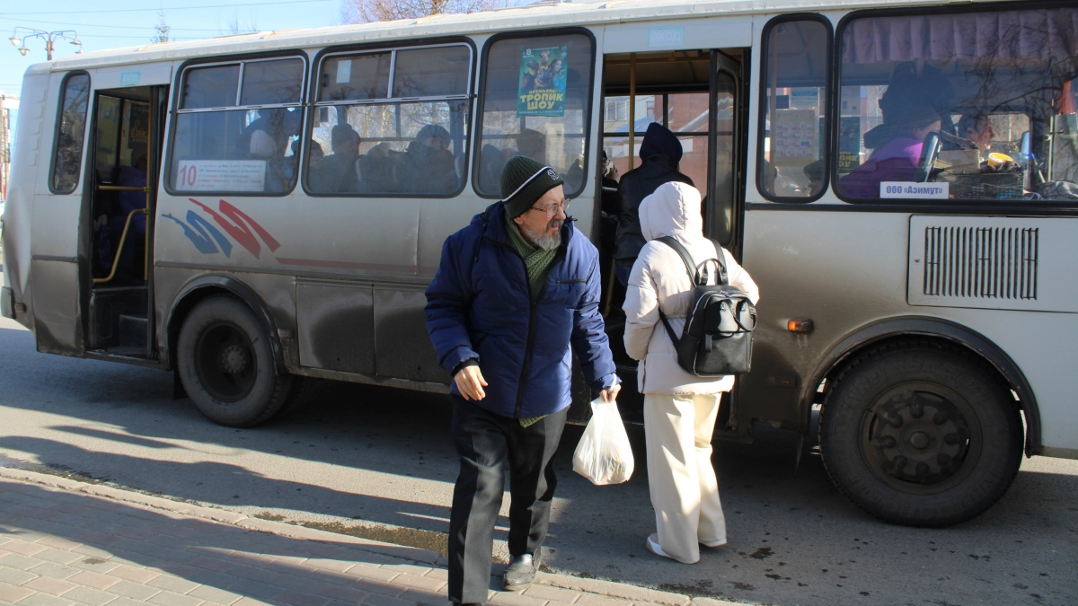 Аферисты зомбировали 84-летнего кировчанина и заставили его выполнить "задание"