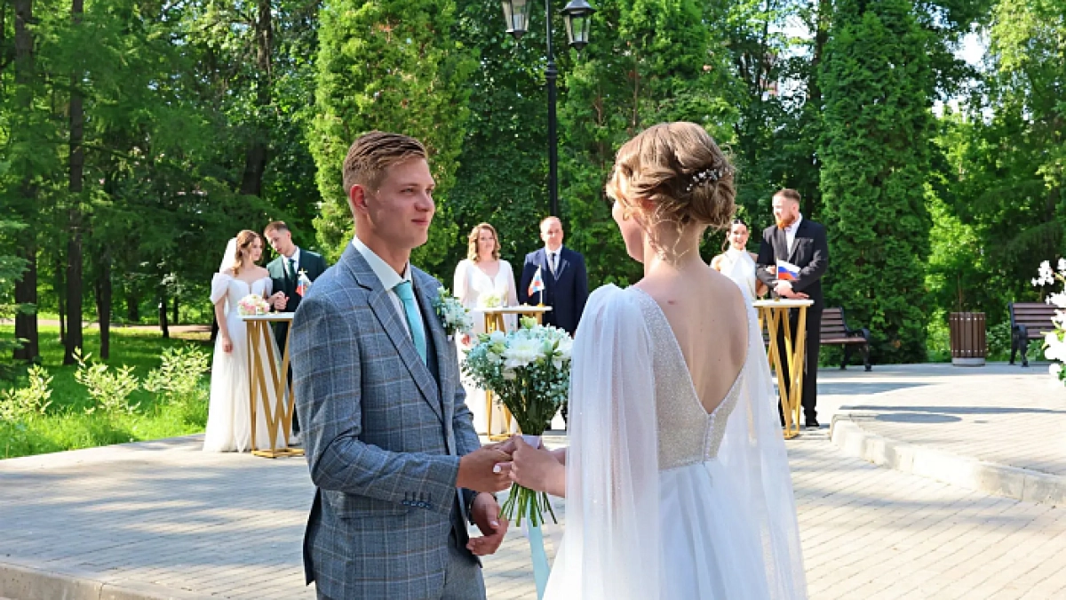 Летом кировчан будут женить на рассвете прямо на набережной Грина