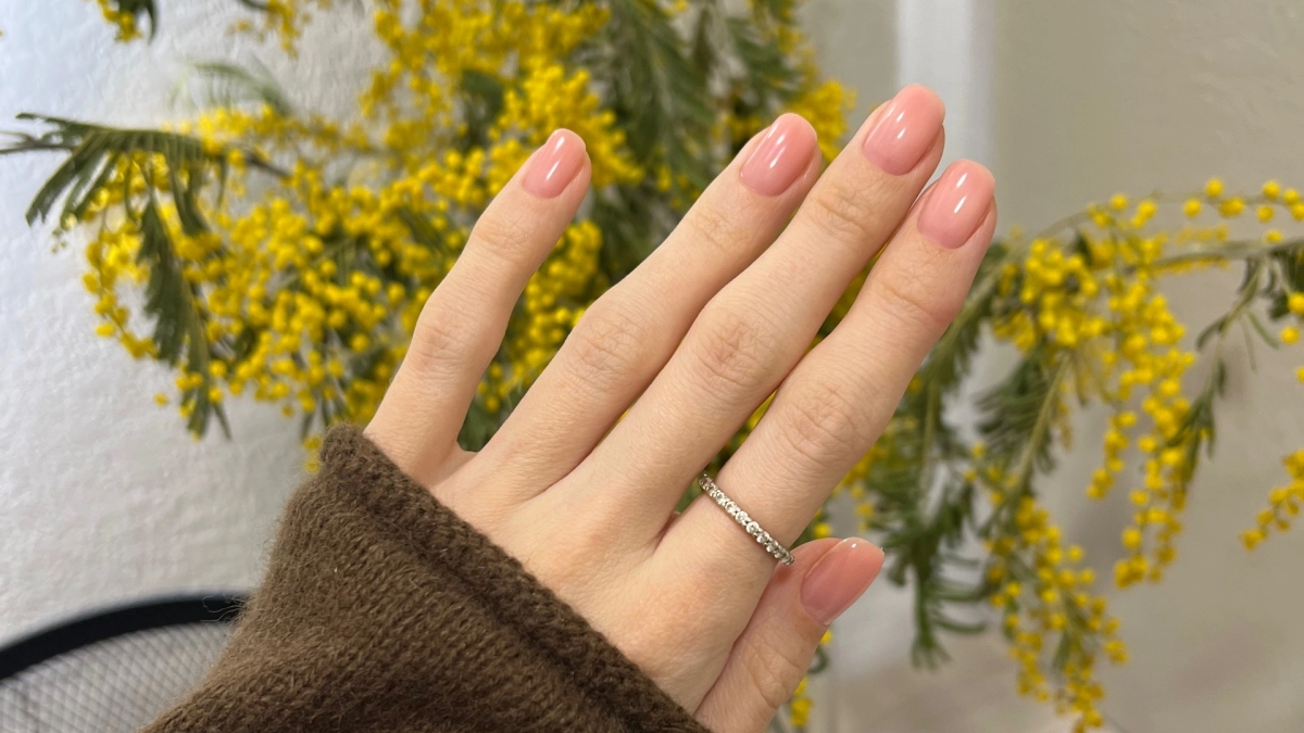 Маникюр на короткие ногти меняет руки до неузнаваемости: цвета-фильтры, которые скрывают все недостатки