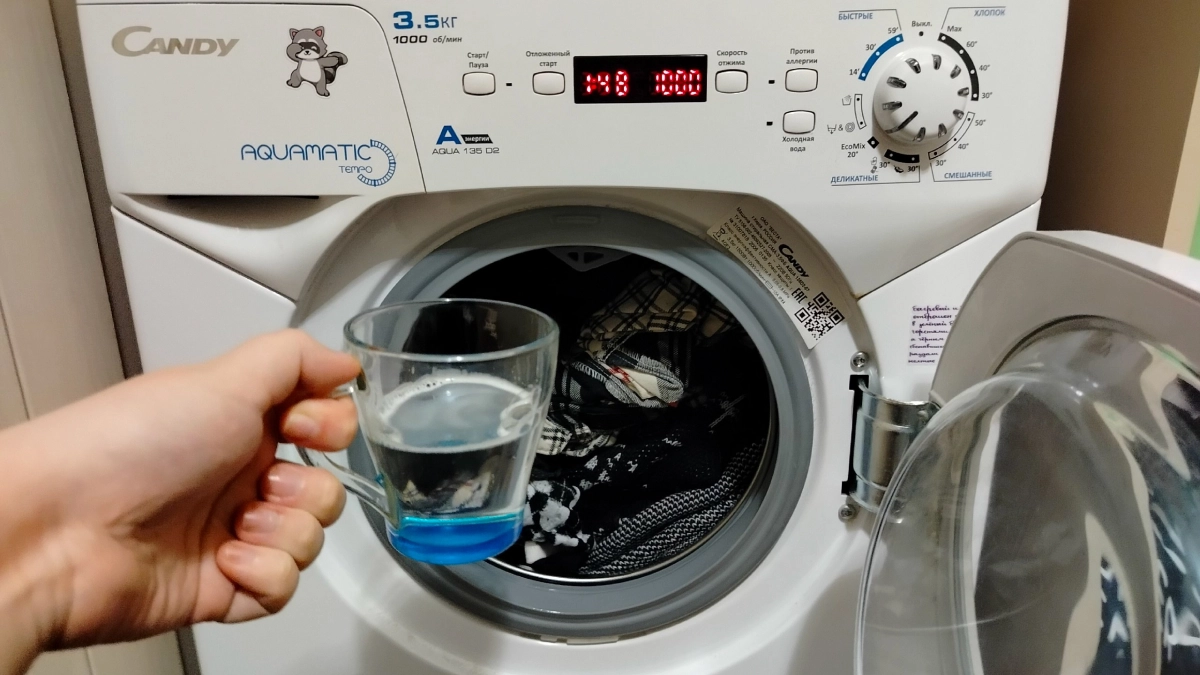 1 стакан при стирке - и вещи белее первого снега: замешиваем в стиралку вместе с порошком это копеечное средство