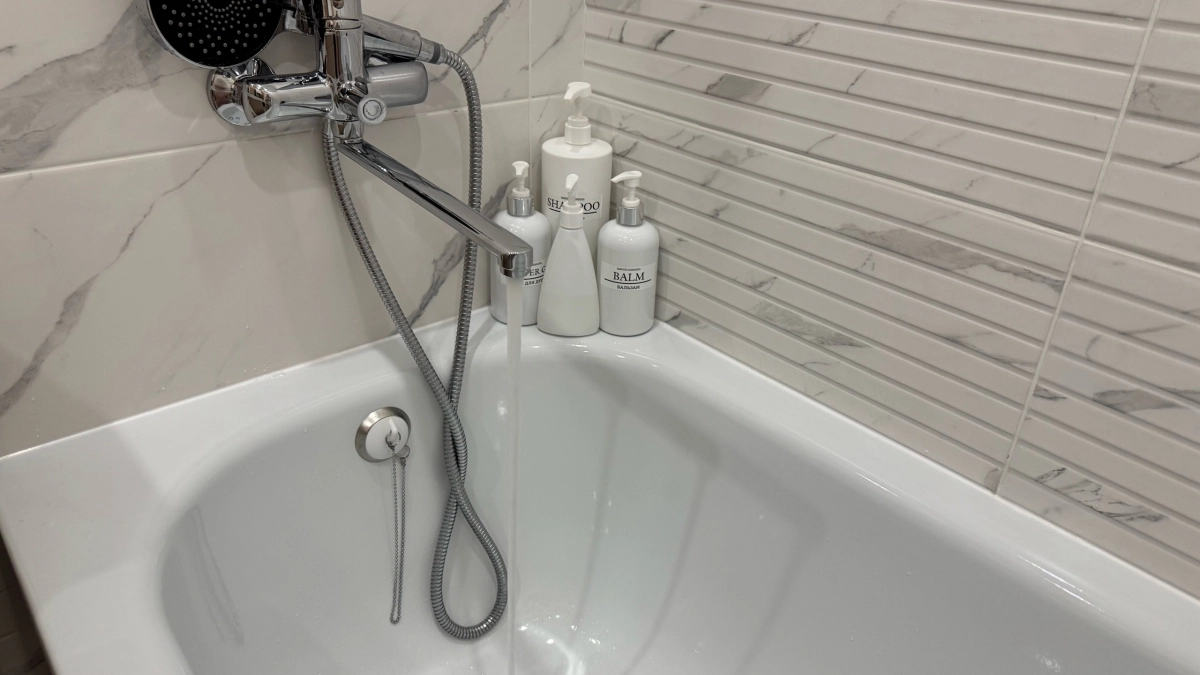 Волосы в сливе больше не проблема: выливаю 2 стакана - и засор исчезает без вантуза и слесаря