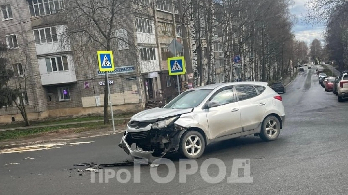 Водитель авто украинского производства пострадал в жесткой аварии в Кирове