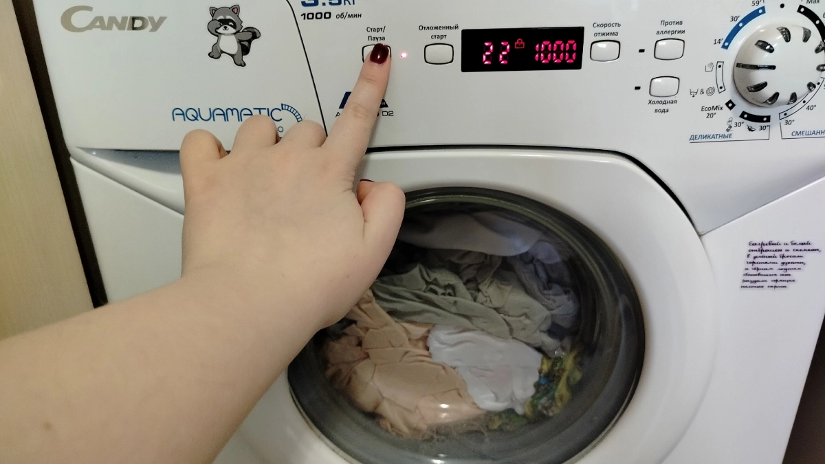 Замачиваю на ночь в этом растворе - и полотенца с прихватками как новые, без пятен жира и нагара