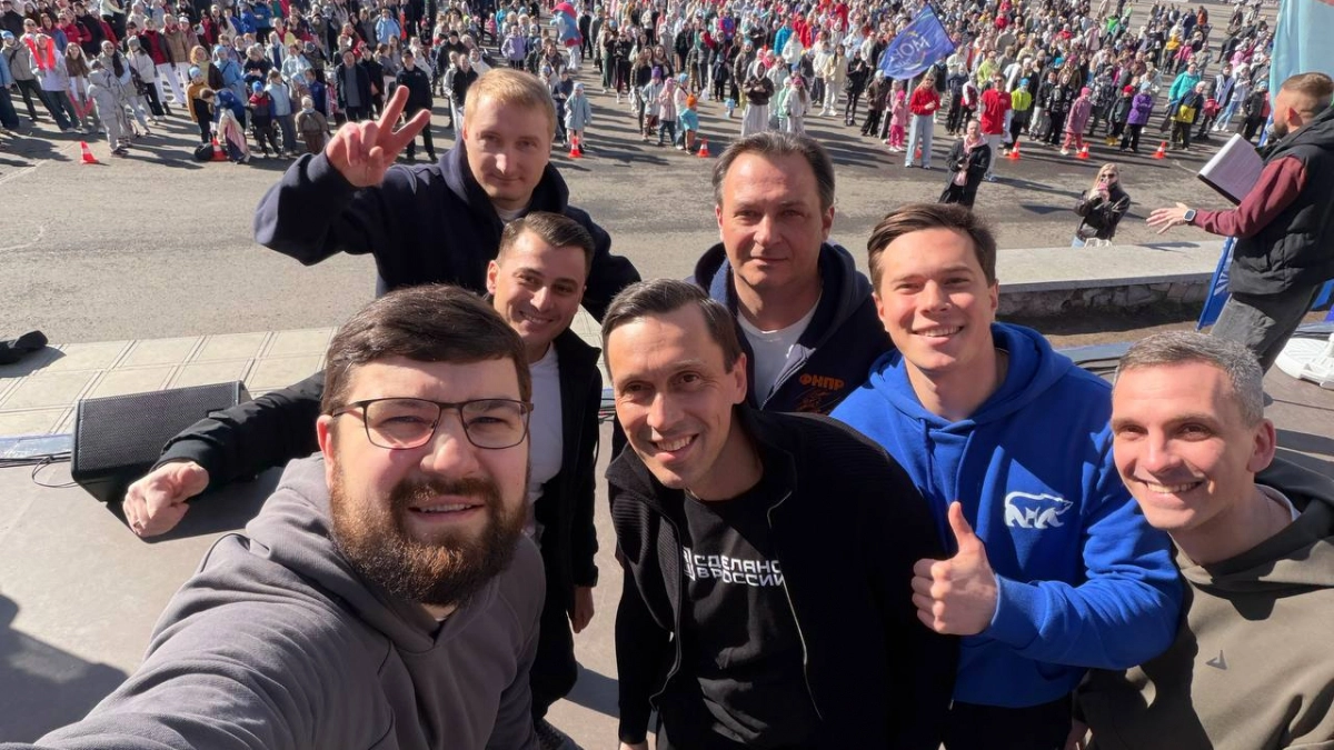 Больше 3000 кировчан вышли на зарядку: на Театральной площади дали старт спортивному сезону