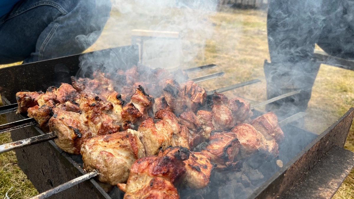 Забудьте про кетчуп: 5 соусов для шашлыка, которые превратят мясо в шедевр