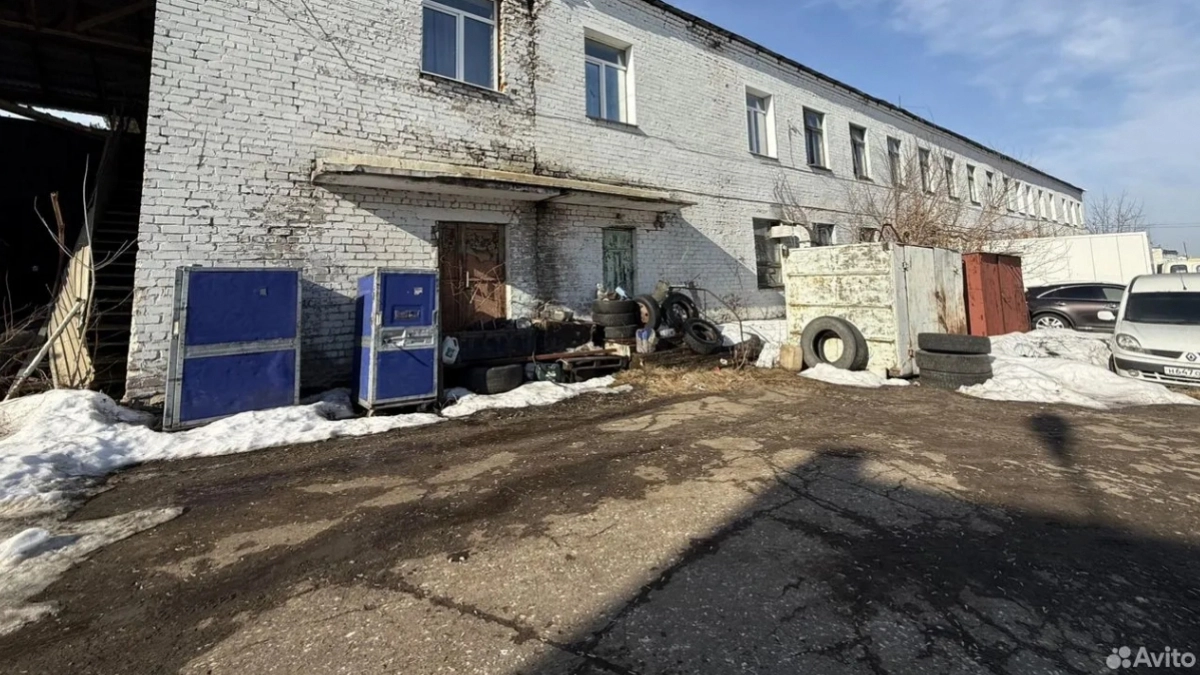 Комплекс зданий с огромным участком продают в Кирове за 100 миллионов рублей