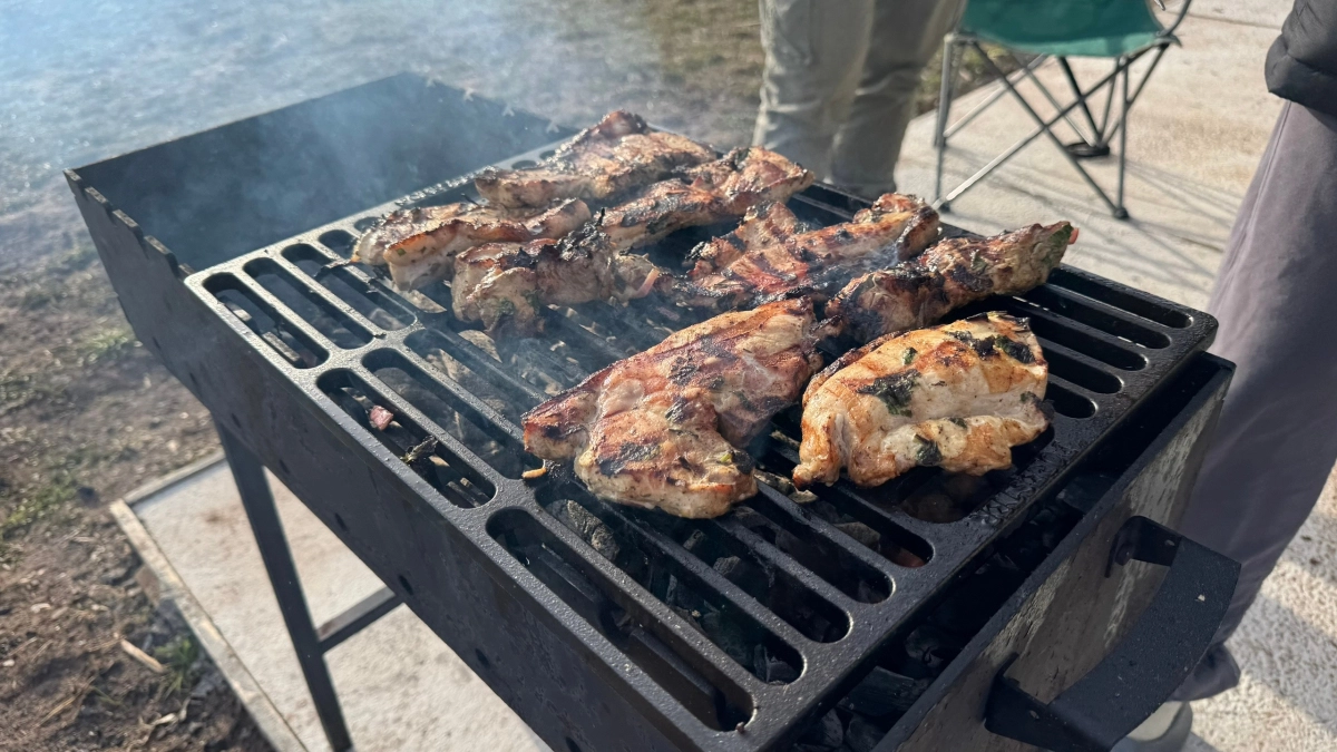 Забудьте про сухое мясо: кубанский секрет делает шашлык сочным до последнего кусочка
