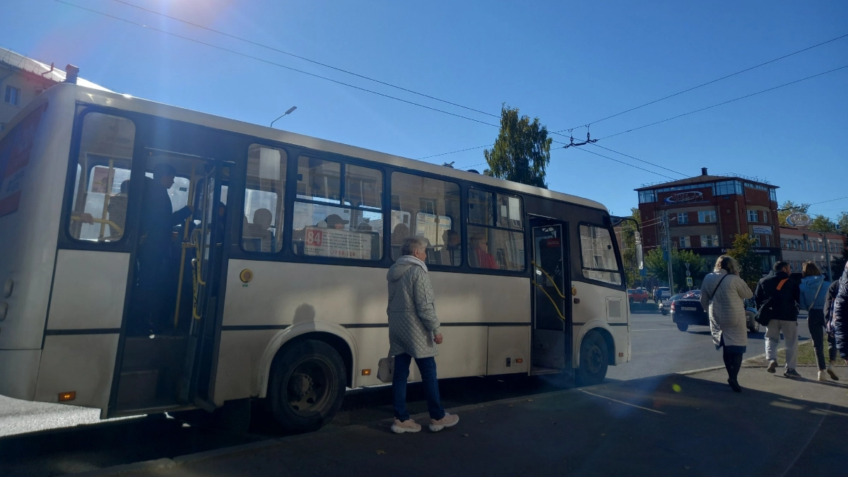 В Кирове запустят специальные автобусы до четырех кладбищ в День Победы