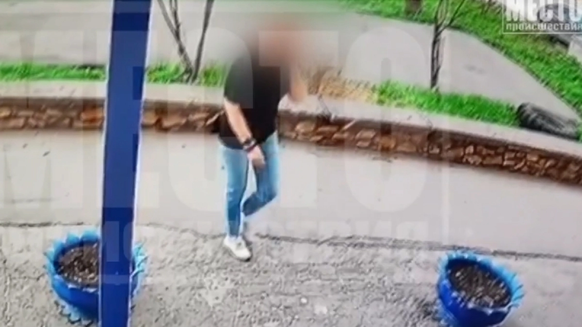 В Кирове женщине пробило голову упавшей штукатуркой у спортшколы