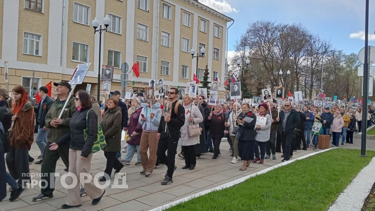 12 тысяч человек прошли в колонне "Бессмертного полка" в Кирове