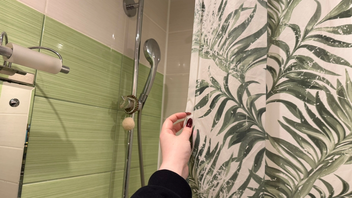Выкинула шторку из ванной комнаты - нашла классную замену: ничего не липнет и не пахнет - улетный вариант
