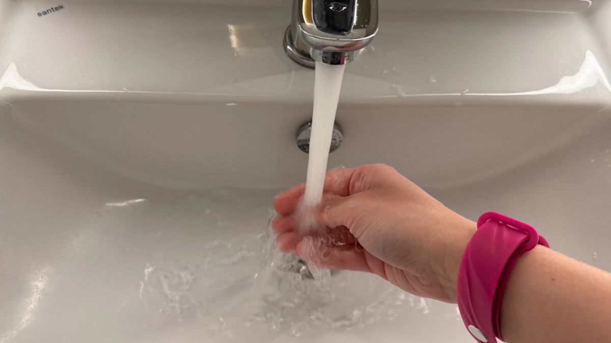 2 стакана - и вода не стоит в раковине: совет от знакомого сантехника - как быстро и просто устранить засор