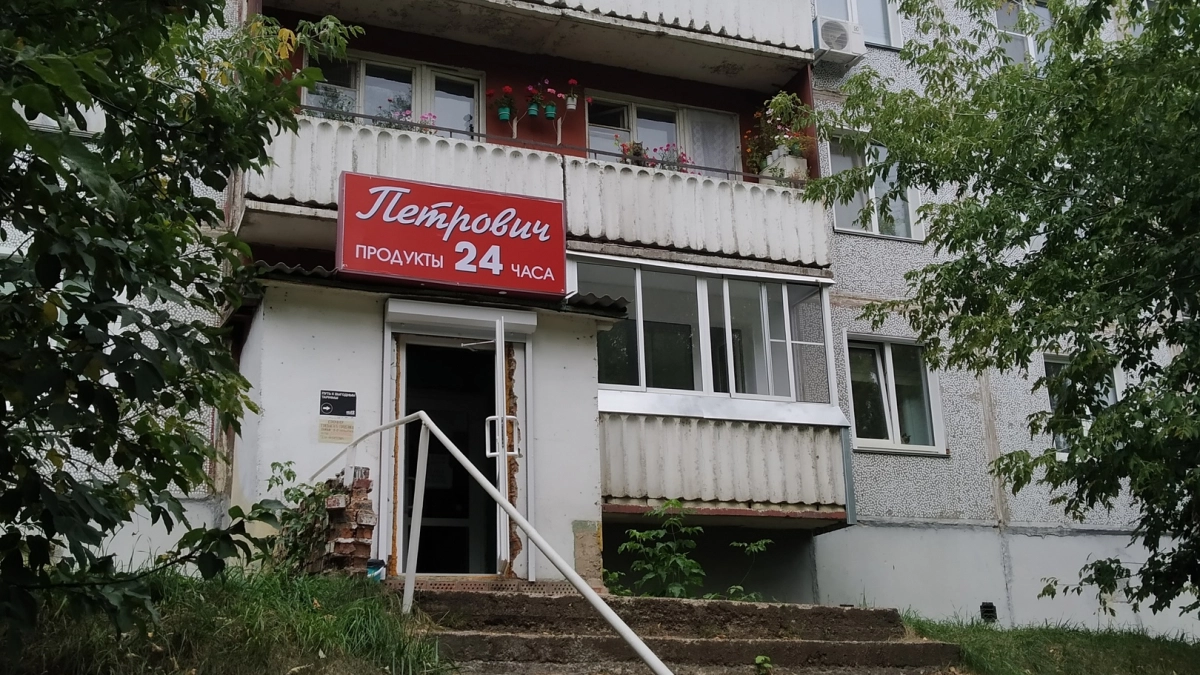 В России массово закрываются круглосуточные продуктовые магазины