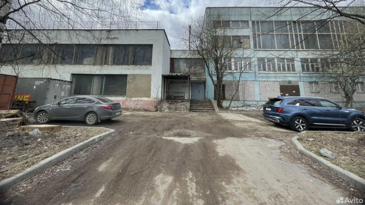 В Кирове продают два больших помещения с огромным участком за 93 миллиона рублей