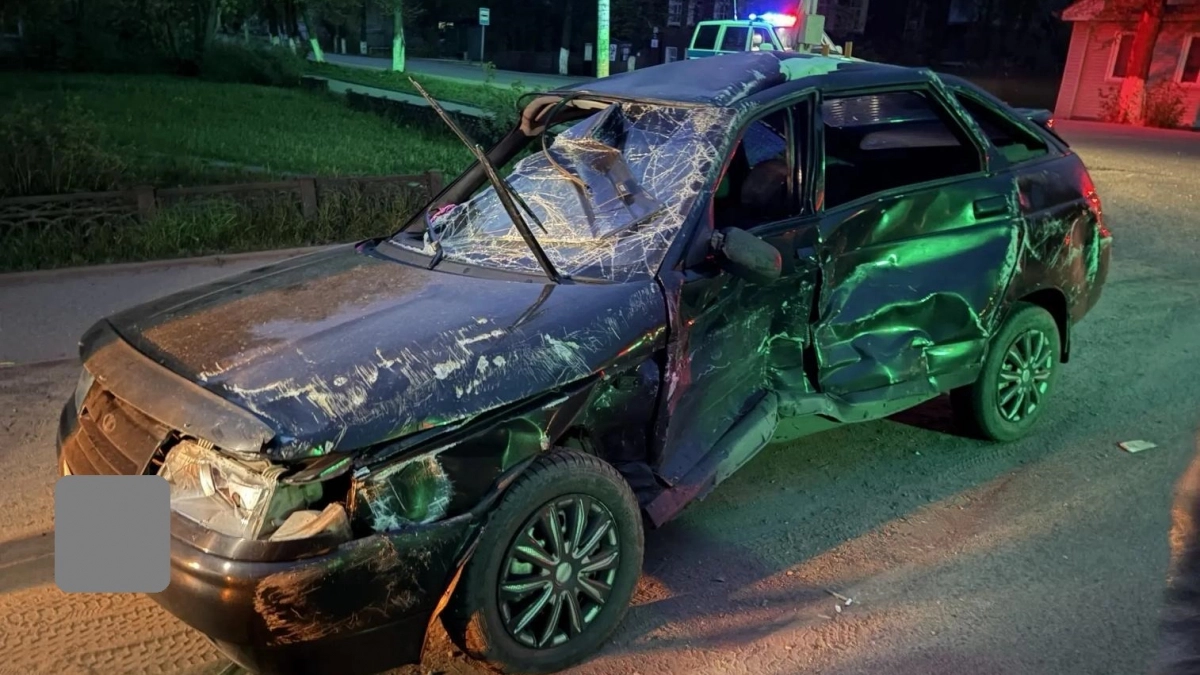 В Слободском в полуночном ДТП с двумя "двенадцатыми" покалечились три человека