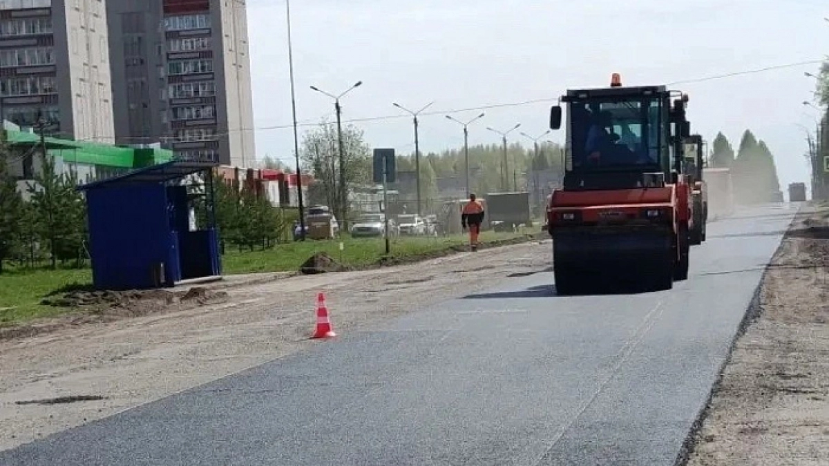 Еще три важные дороги продолжают ремонтировать в Кировской области