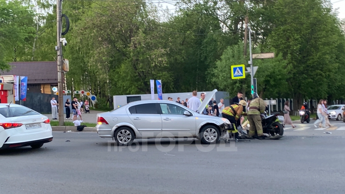 Появились детали второй за один вечер жесткой аварии с мотоциклистом в Кирове