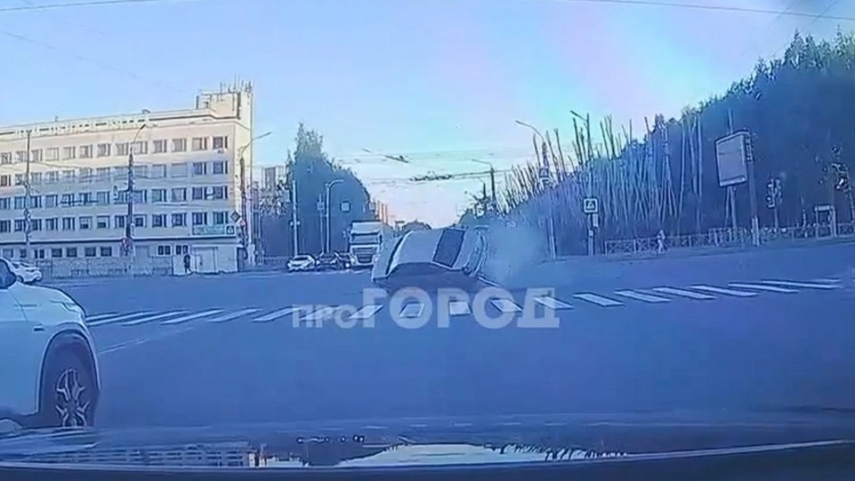В Кирове могут завести дело после жуткой аварии с мотоциклом, попавшей на видео