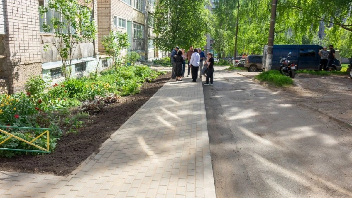 Первые пять дворов приняли после благоустройства в Кирове