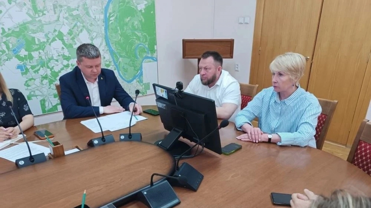 Вячеслав Симаков велел коммунальщикам срочно привести Киров в порядок