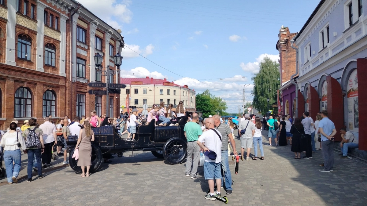 Россияне отдохнут 9 дней в июне: длинные выходные и сокращенная рабочая неделя
