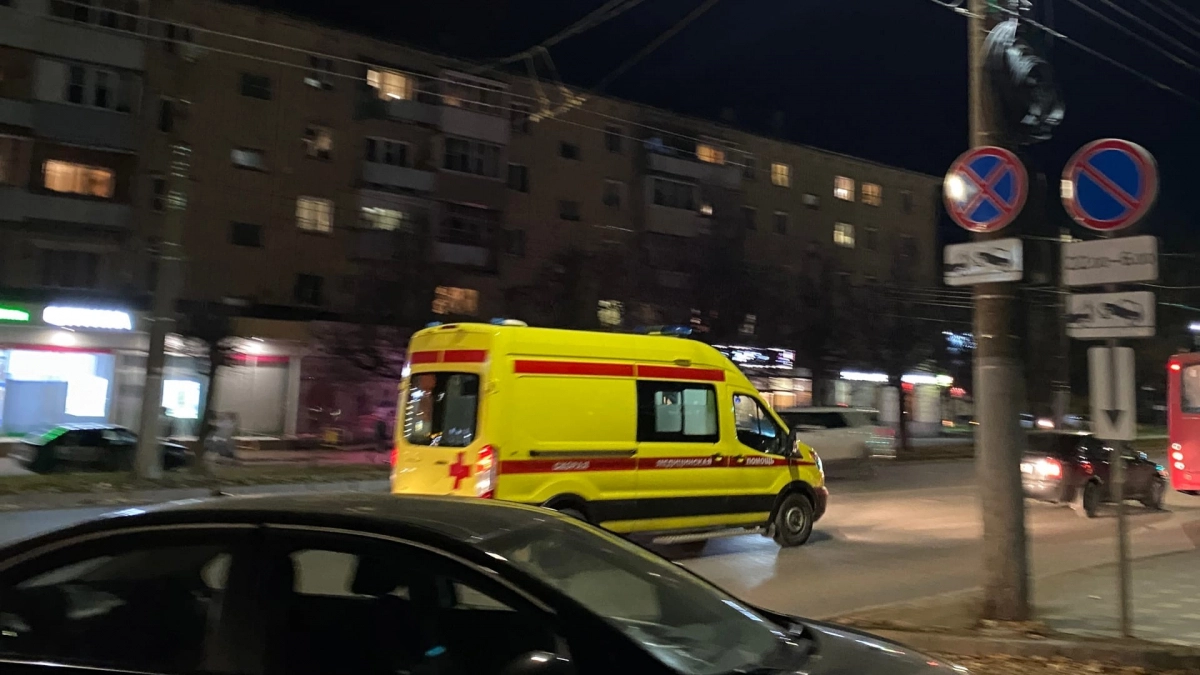 В Кирове четыре девушки на японских иномарках попали в ночное ДТП, трое ранены