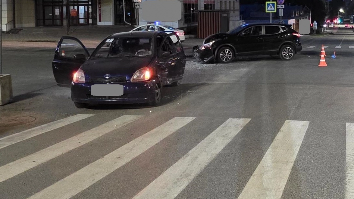В Кирове четыре девушки на японских иномарках попали в ночное ДТП, трое ранены