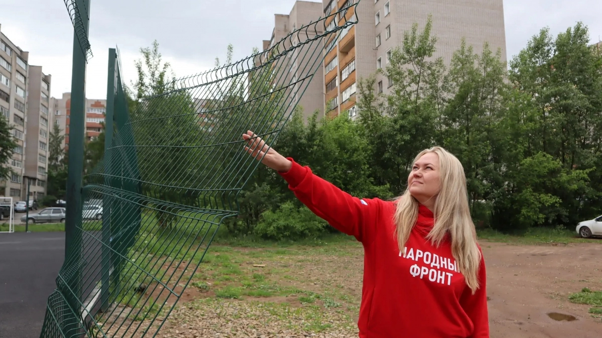 Еще одна площадка в Кирове угрожает здоровью детей уже не первый год