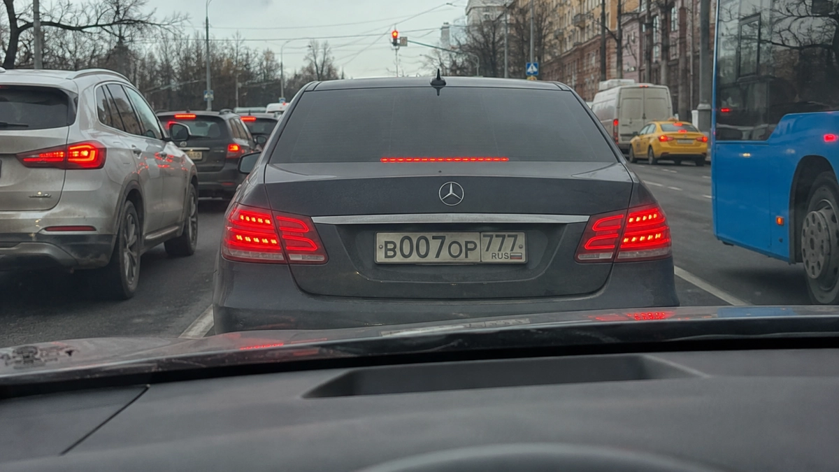 Заметил на авто редкий регион 077 и вызвал ГИБДД: они сразу проверили чей это номер