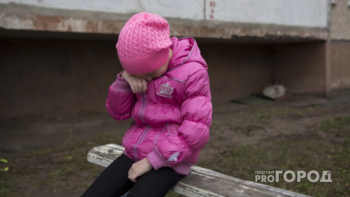 В Кирове спасли маленькую девочку, одиноко бродившую по городу в 4 часа утра