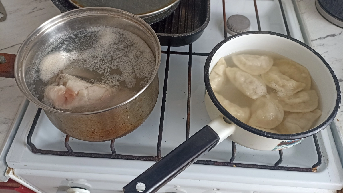 Почему курицу нельзя мыть перед готовкой - запомните это правило