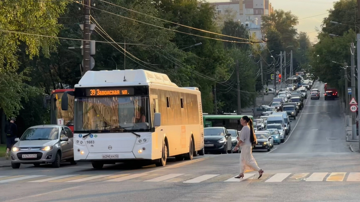 В Кирове из-за крестного хода изменят сразу 15 маршрутов городского транспорта