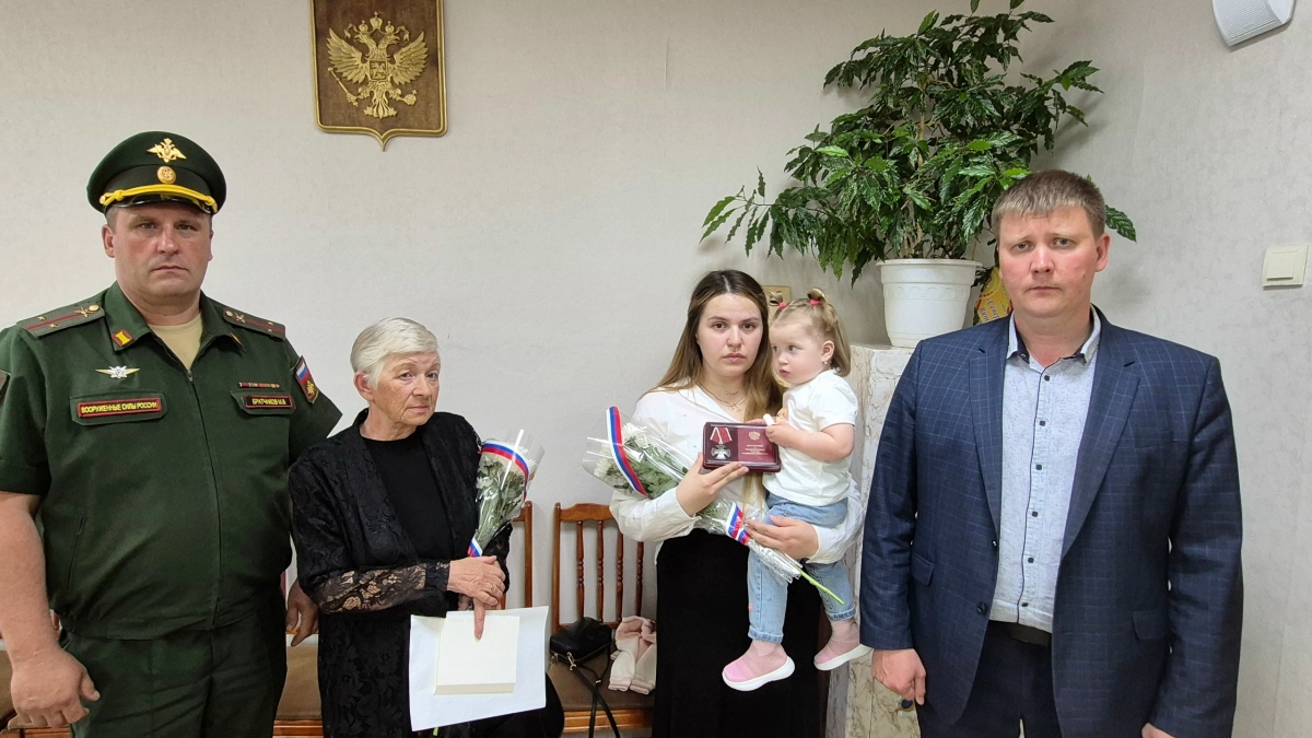 Ордена Мужества передали семьям погибших бойцов в Омутнинском районе