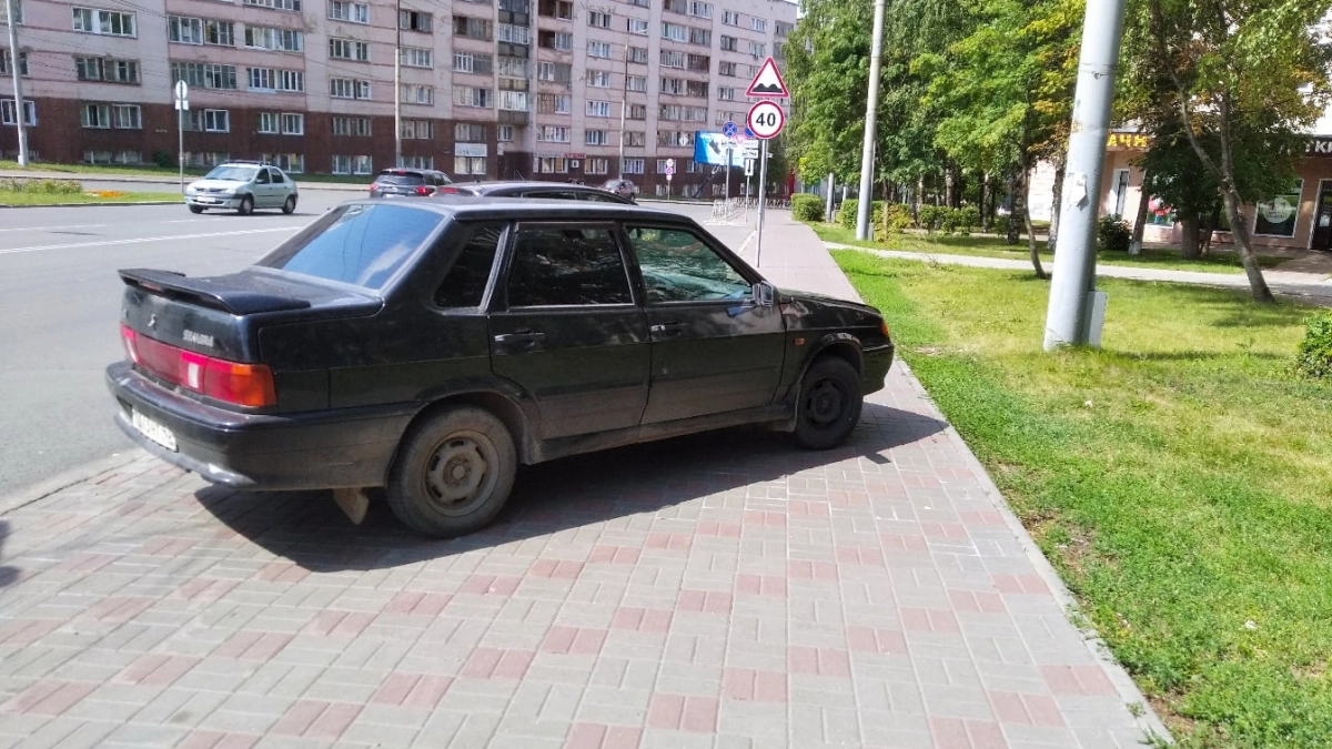 Верховный суд постановил: можно ли оставлять автомобили во дворах жилых домов