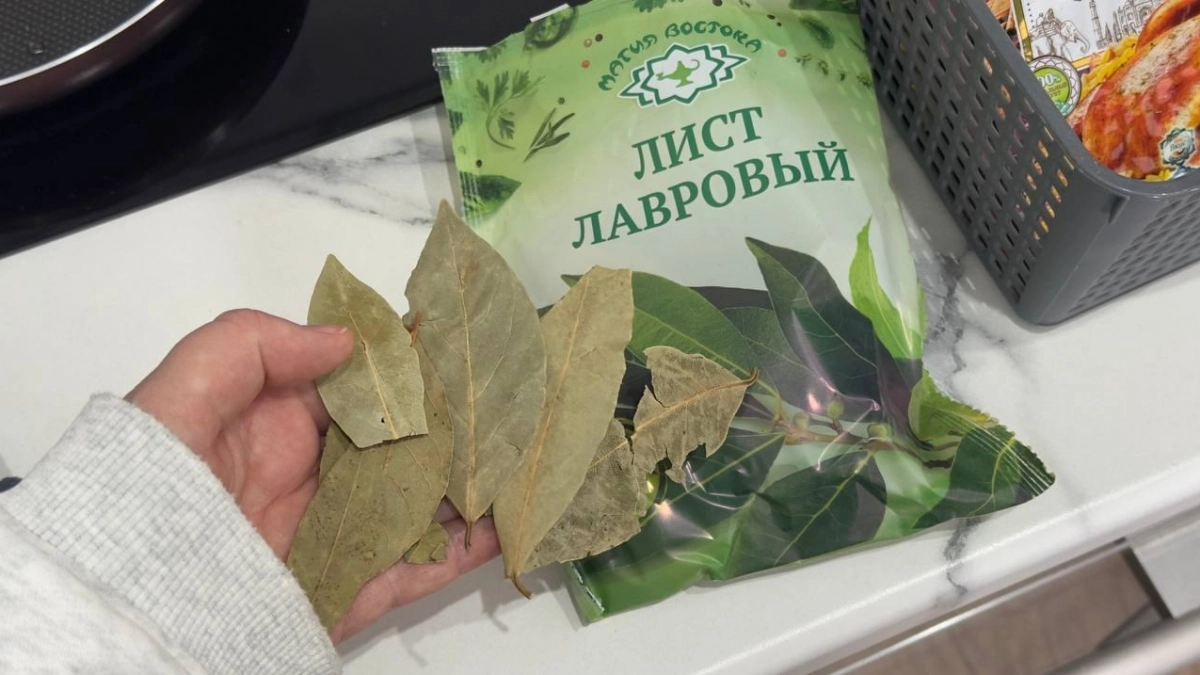 Каждый вечер поджигаю лавровый лист: старинная хитрость, которую знают немногие