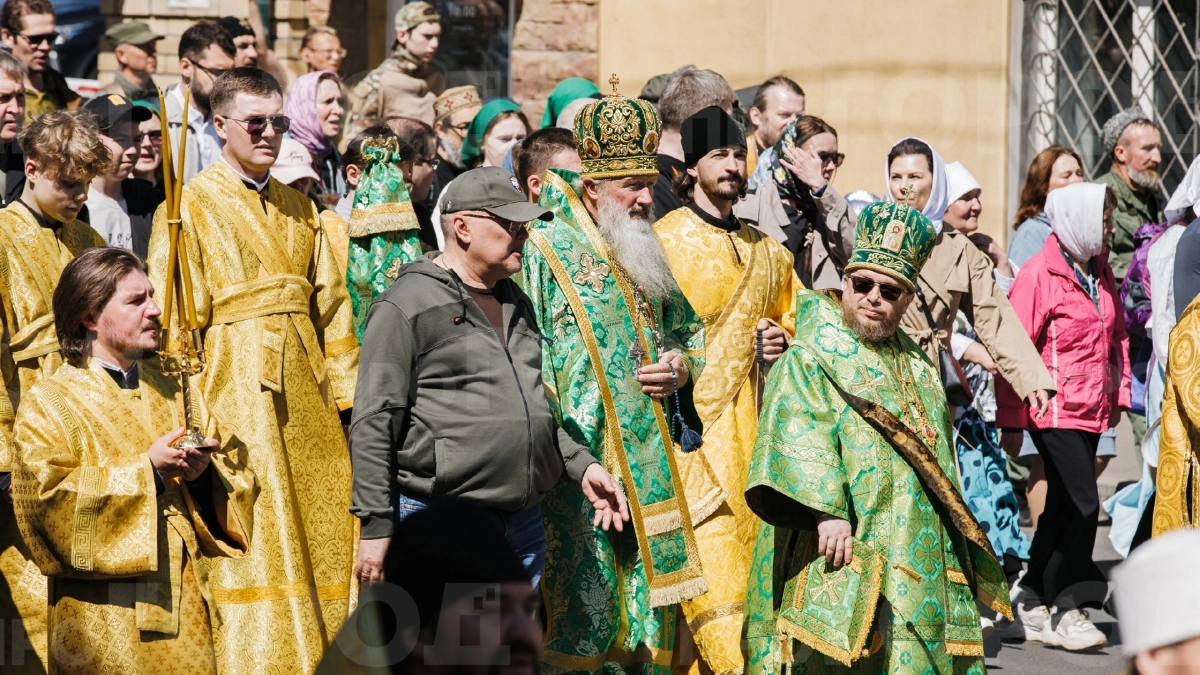 Александр Соколов, Владислав Головин и Никита Белых стали участниками Великорецкого крестного хода: фоторепортаж с шествия 