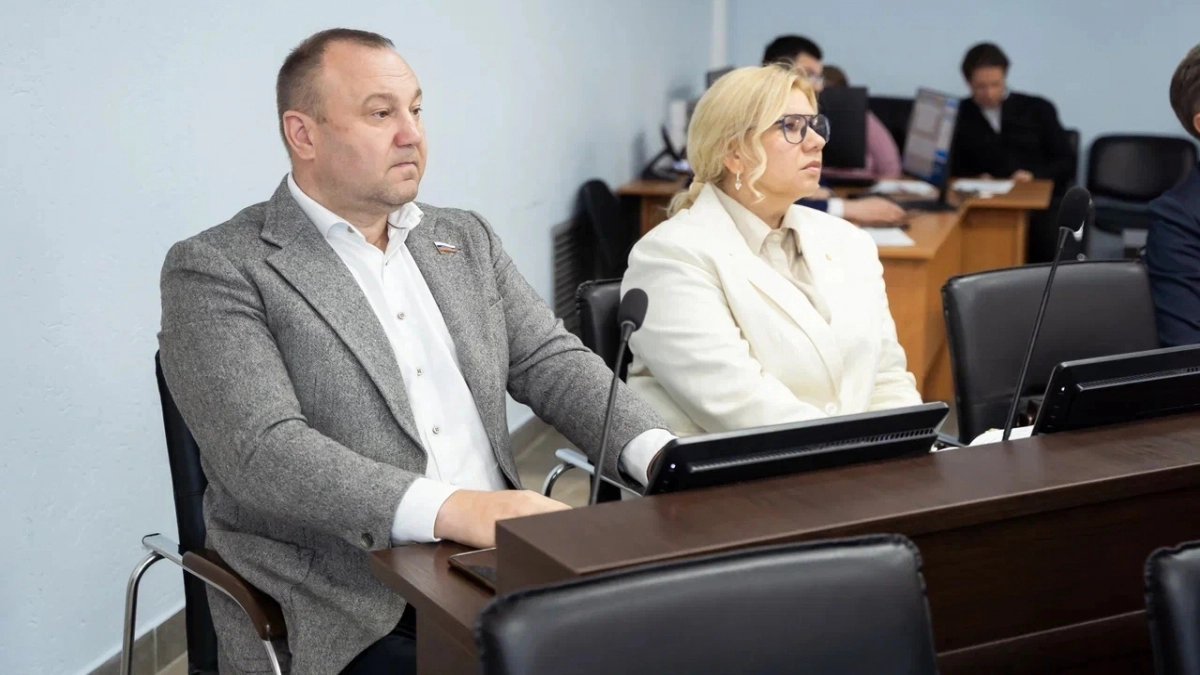 Александр Никулин: "Кировские чиновники, забыв о своих прямых обязанностях, занимаются политикой?"