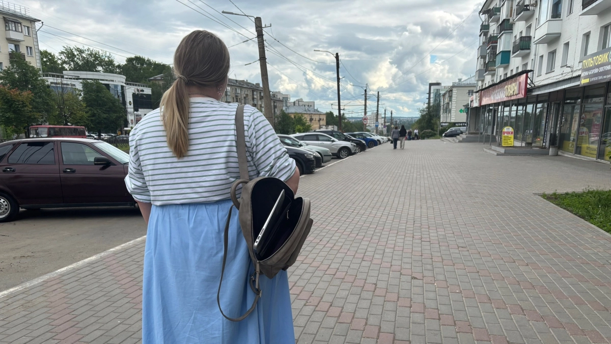 Рюкзак-ловушка: сколько кировчан заметят расстегнутую молнию с ноутбуком на виду