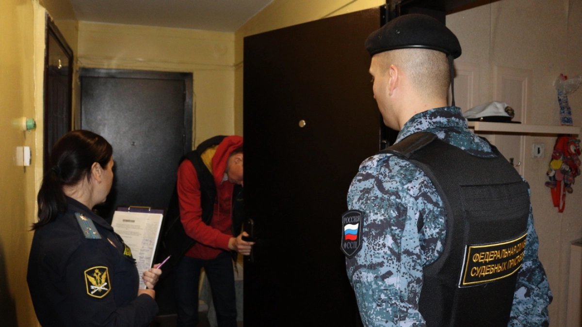 Кировские приставы арестовали квартиру женщины с многотысячным долгом